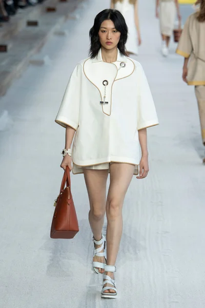 Look 3